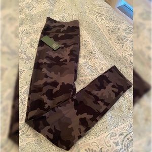 Wilde Fable Camouflage Leggings Size M